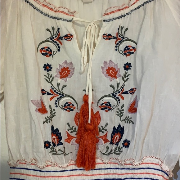 Chelsea and Violet Embroidered Top - Picture 3 of 5